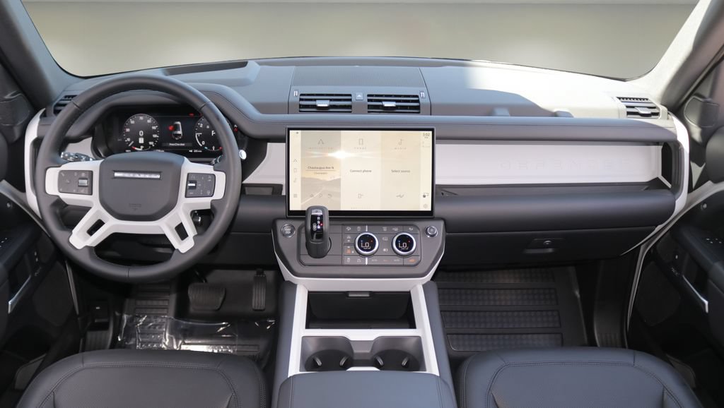 Used 2026 Land Rover Defender 130 X-Dynamic SE AWD/4WD image 13