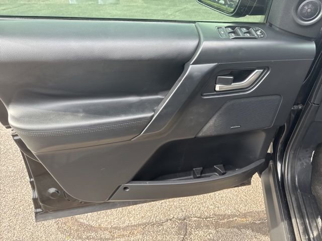 Used 2015 Land Rover LR2 image 15