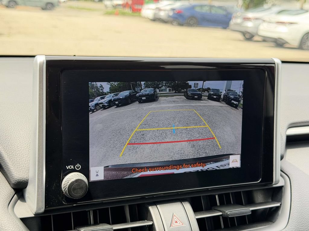 Certified 2023 Toyota RAV4 LE AWD/4WD image 4