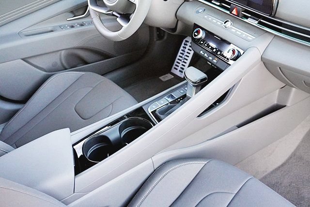 New 2026 Hyundai Elantra Sport FWD image 14