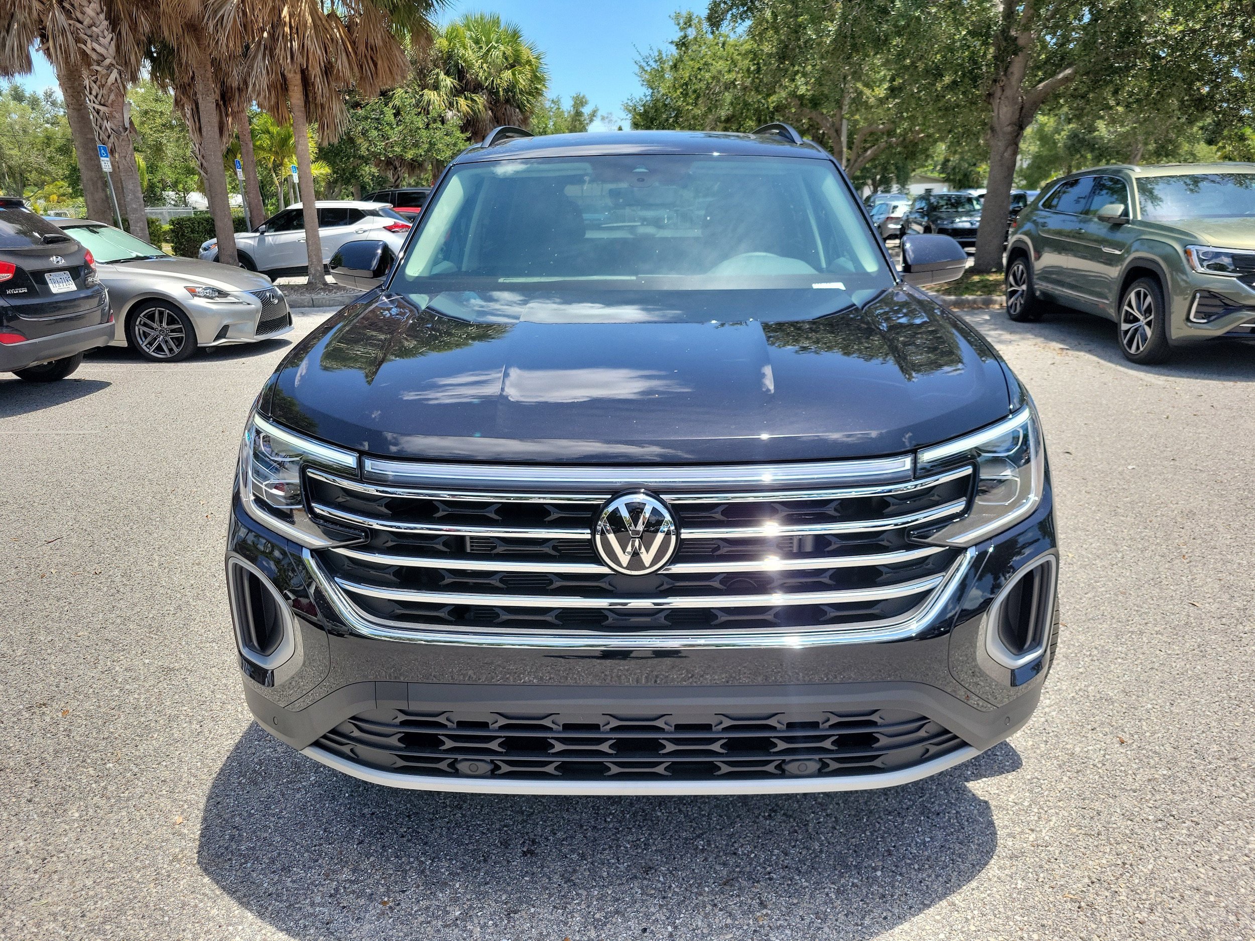 New 2026 Volkswagen Atlas SE FWD image 2