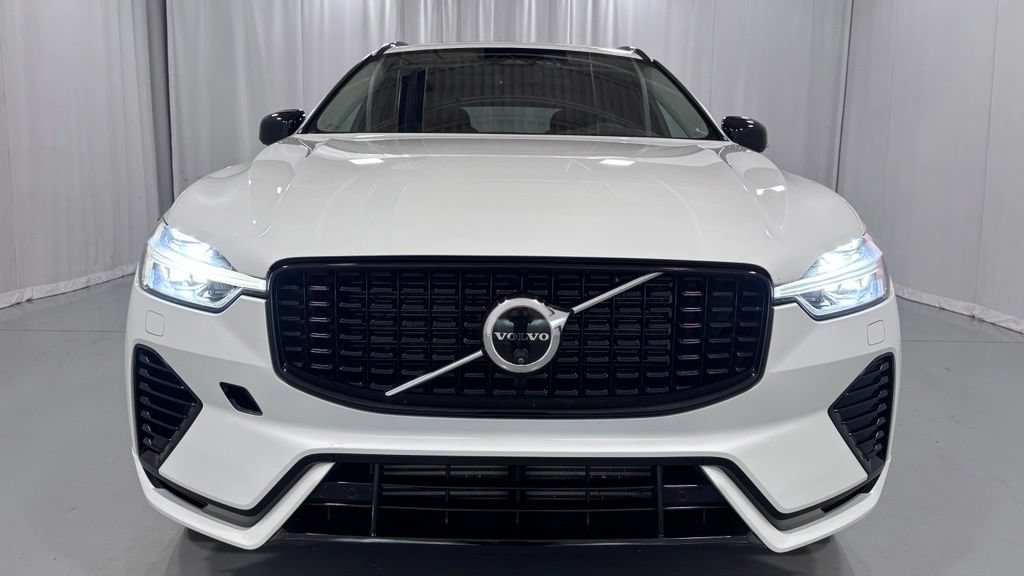 Certified 2024 Volvo XC60 T8 Ultimate AWD/4WD image 3