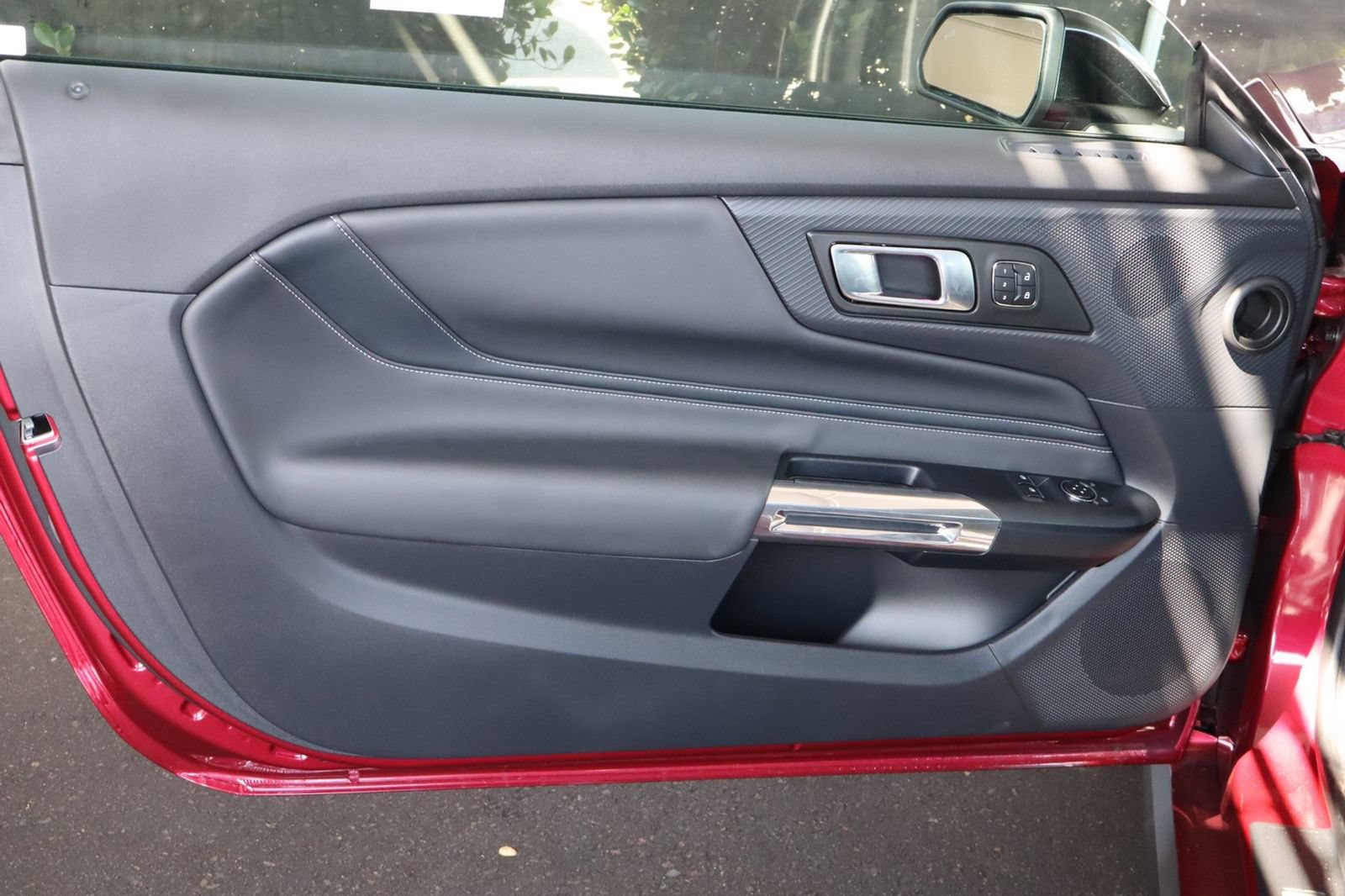 Used 2025 Ford Mustang Premium RWD image 18