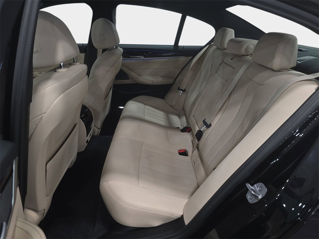 Used 2023 BMW 530e w/ Premium Package image 10