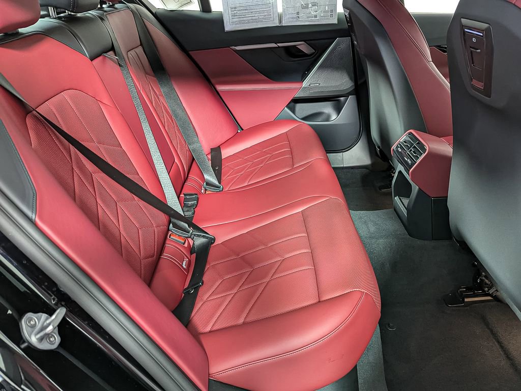 Used 2025 BMW 530i xDrive w/ Premium Package image 40