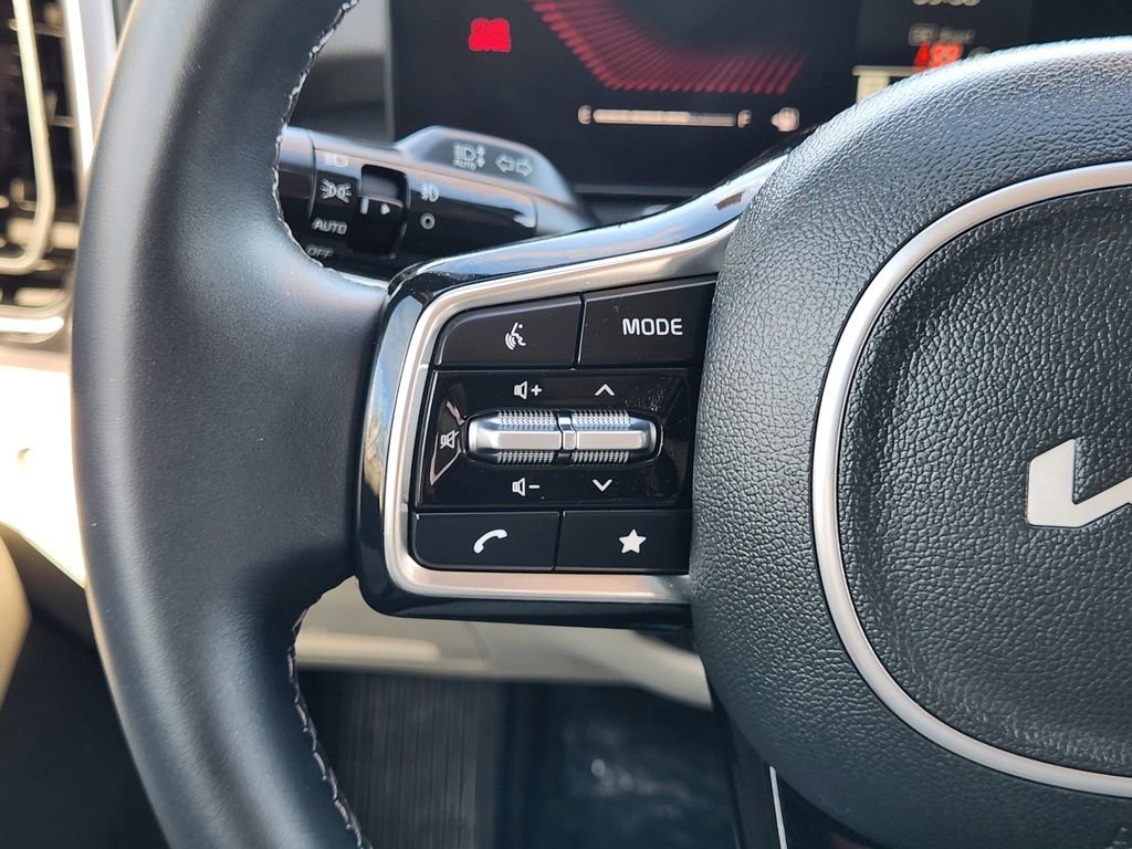Certified 2025 Kia Sorento EX image 29