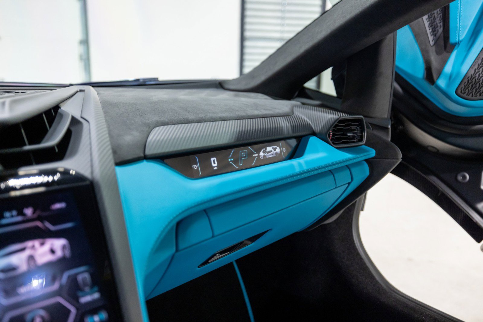 Used 2025 Lamborghini Revuelto image 55