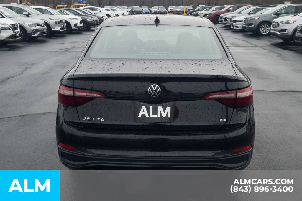 Used 2024 Volkswagen Jetta SE image 6