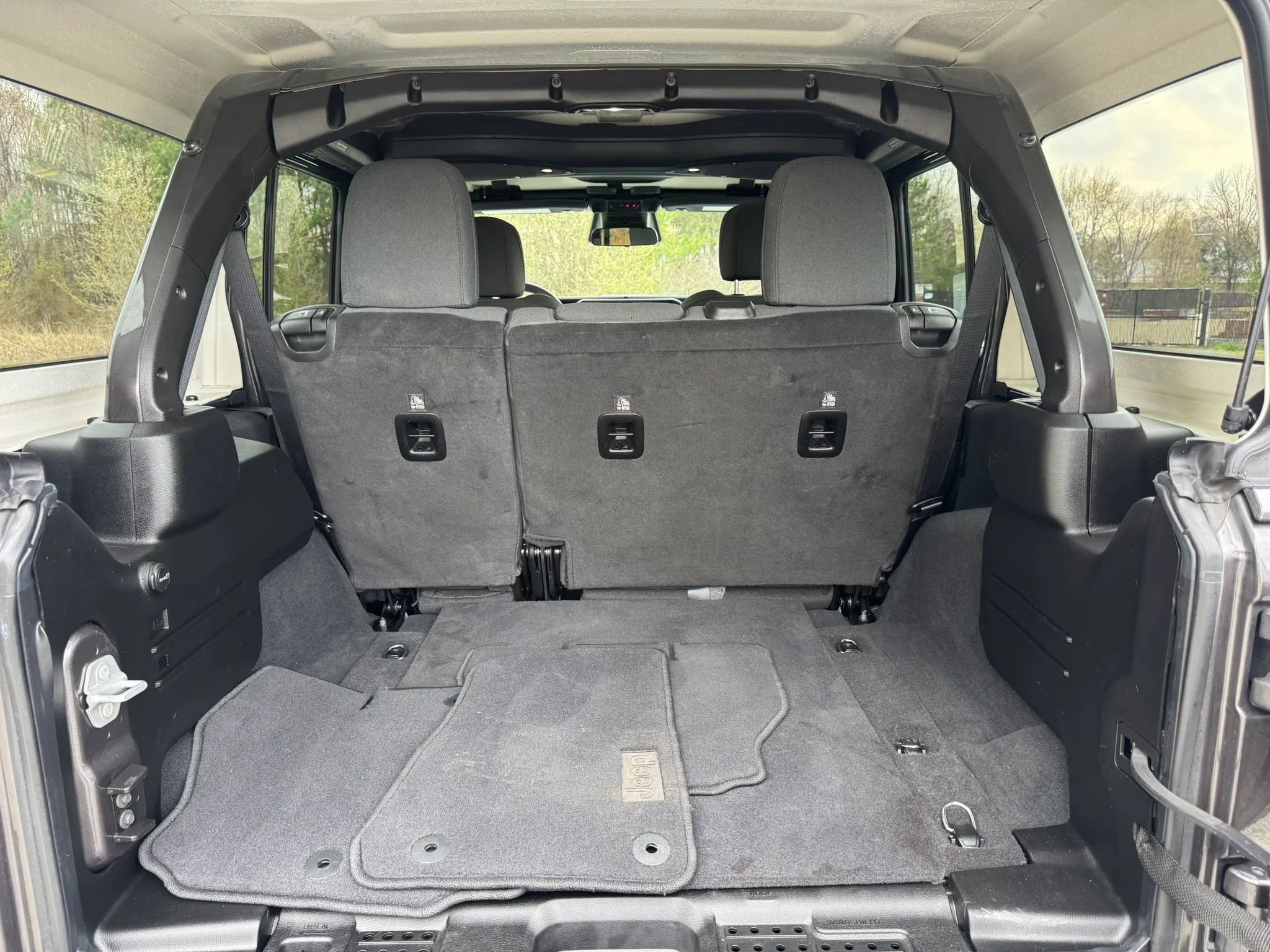 Used 2025 Jeep Wrangler Unlimited Sahara image 23