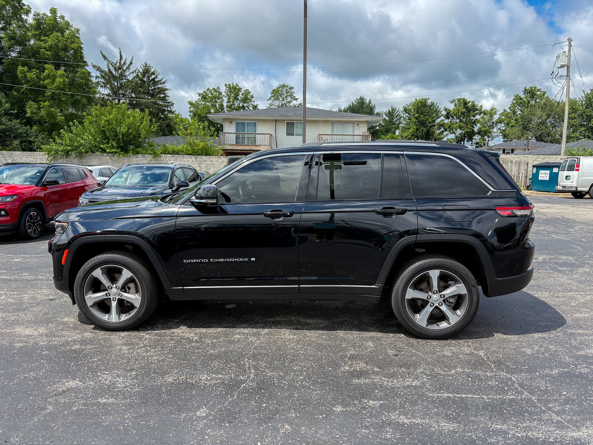 Used 2023 Jeep Grand Cherokee Limited w/ Luxury Tech Group II AWD/4WD image 8
