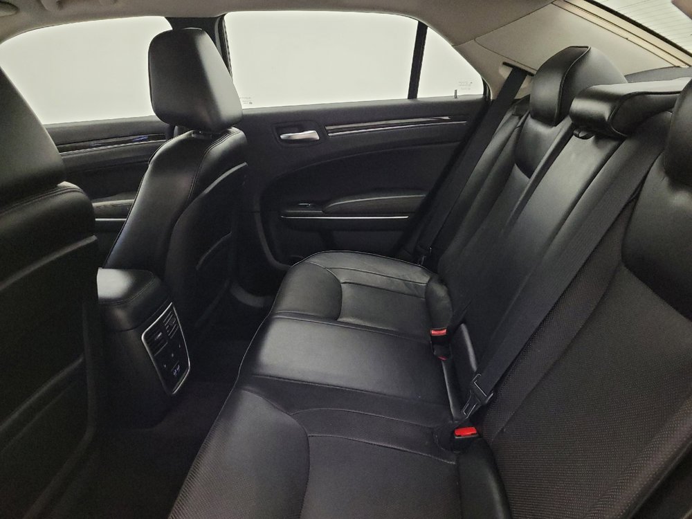 Used 2017 Chrysler 300 C image 18