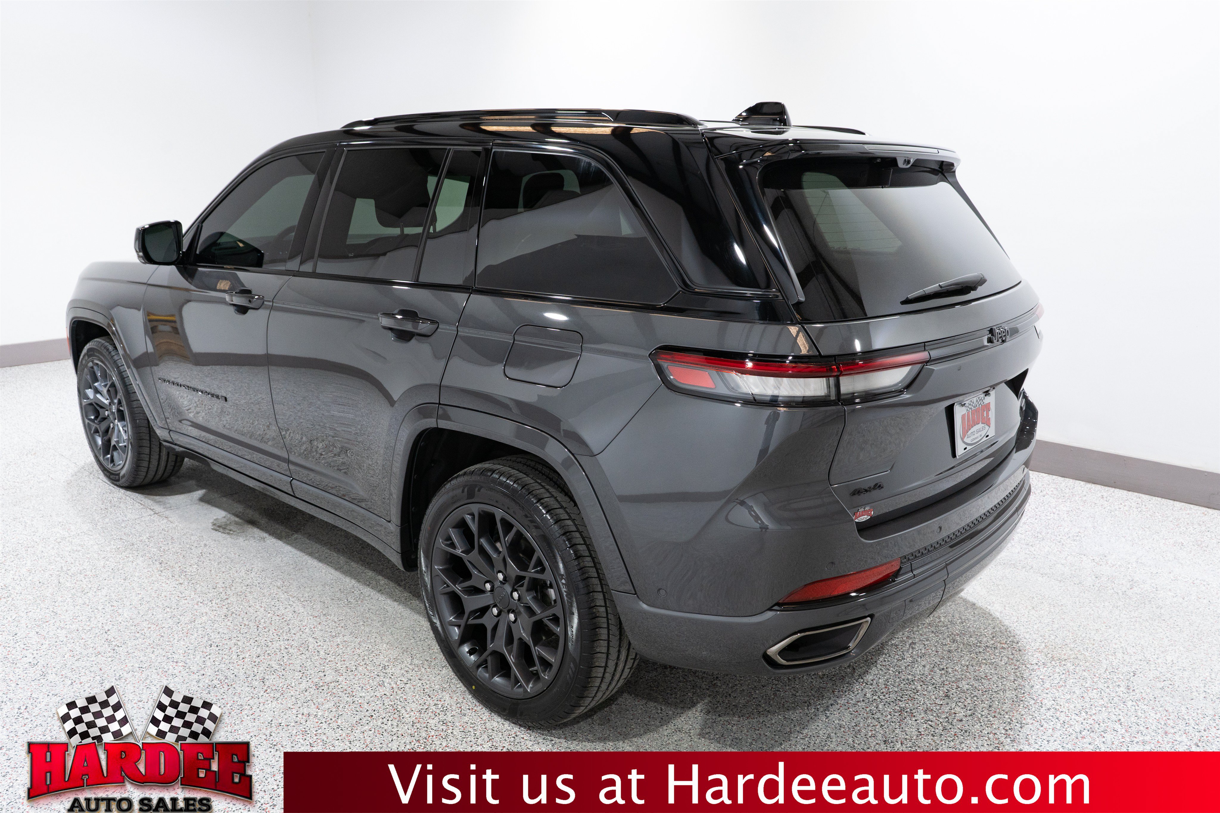 Used 2025 Jeep Grand Cherokee Summit w/ Adv Protech Group IV AWD/4WD image 3