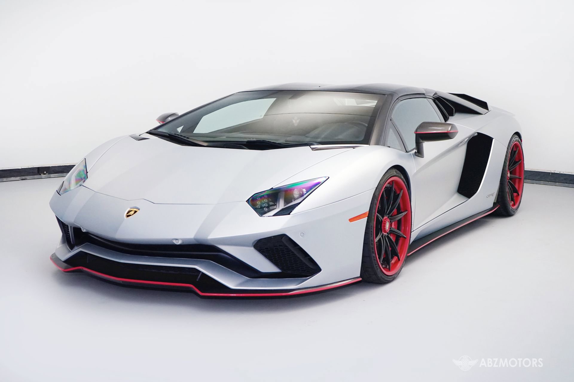 Used 2018 Lamborghini Aventador S image 2
