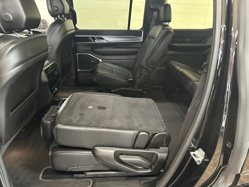Used 2023 Jeep Wagoneer Series II AWD/4WD image 38