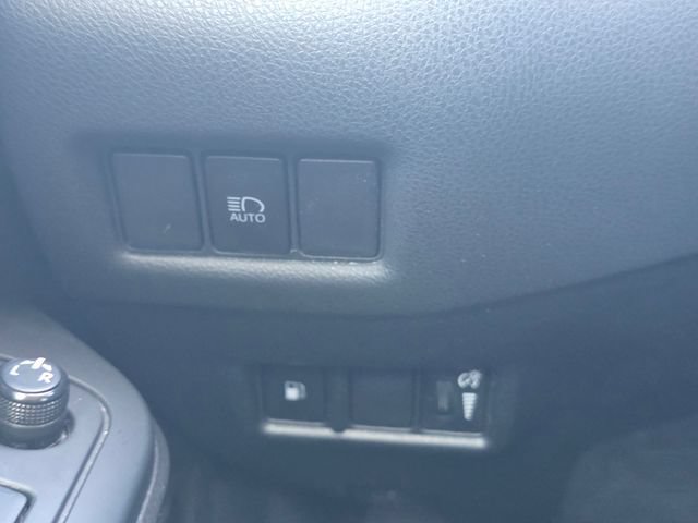 Used 2021 Toyota C-HR LE FWD image 25