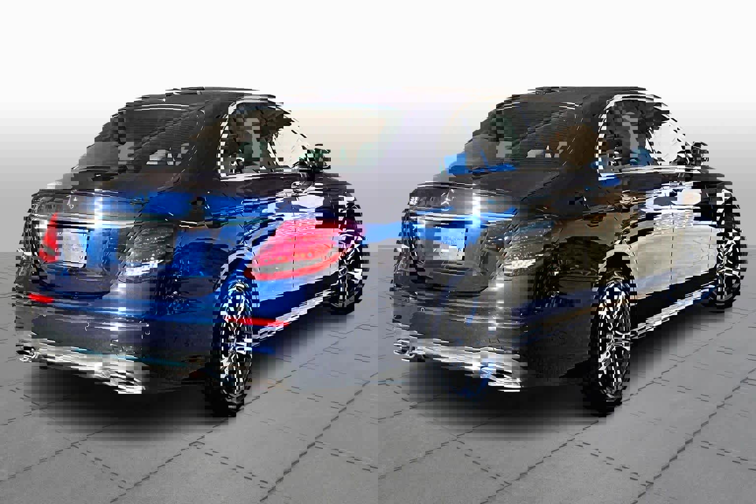 Used 2018 Mercedes-Benz E 300 image 12