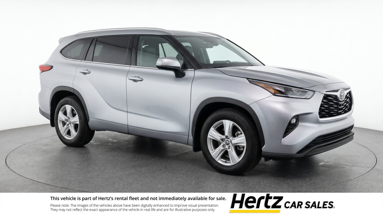 Used 2025 Toyota Highlander LE FWD image 1