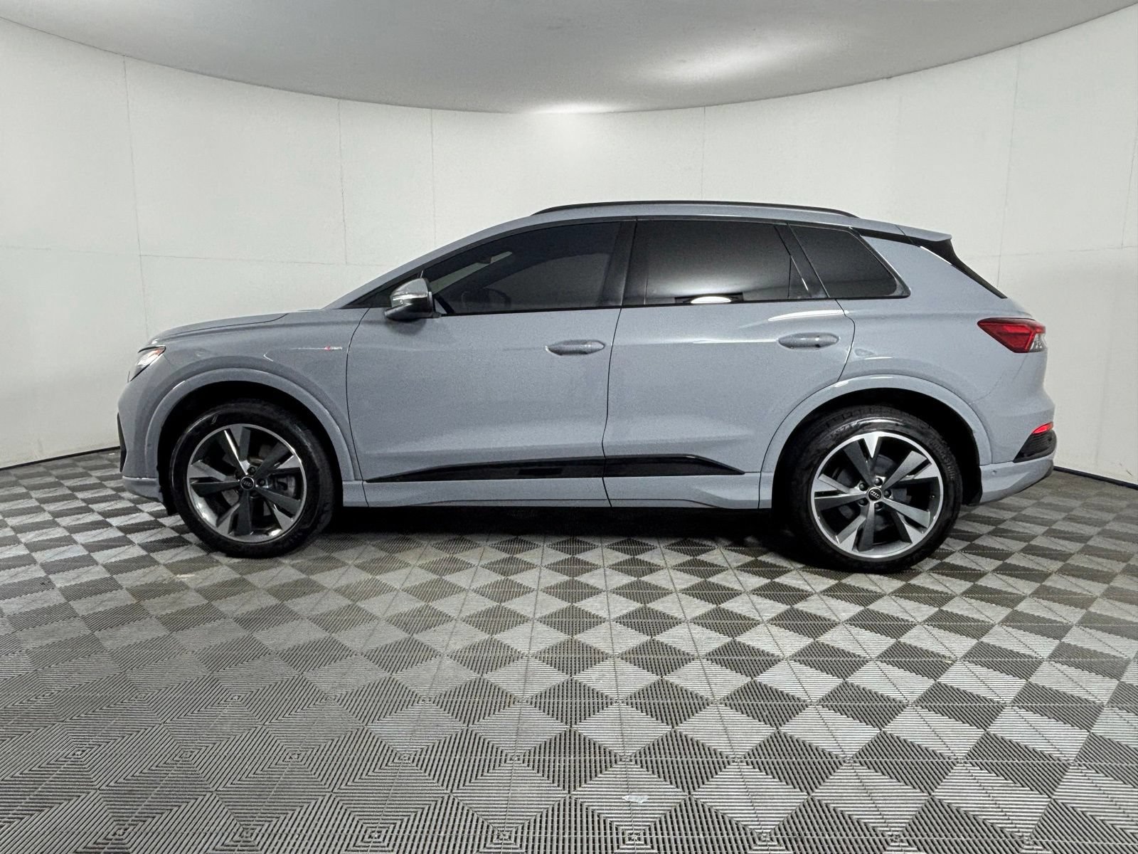 Used 2023 Audi Q4 e-tron Premium Plus w/ Premium Plus AWD/4WD image 5