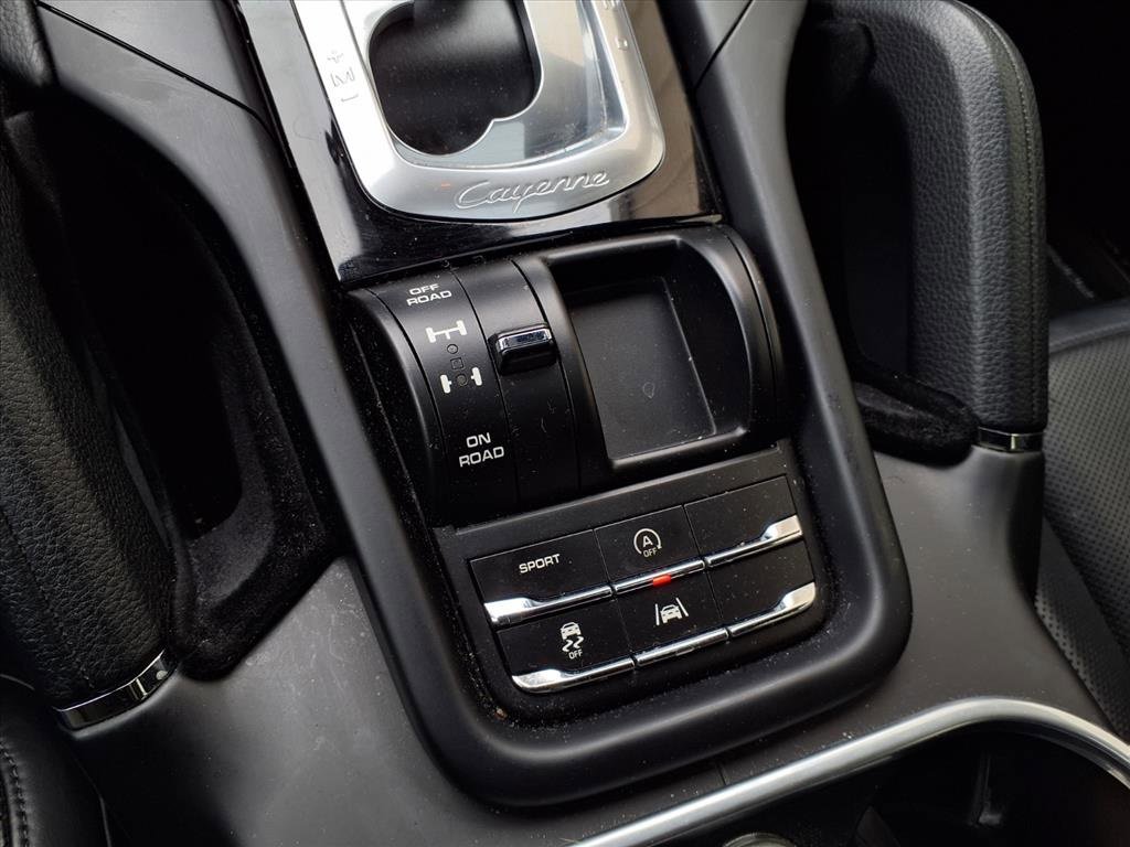 Used 2017 Porsche Cayenne Platinum Edition image 15