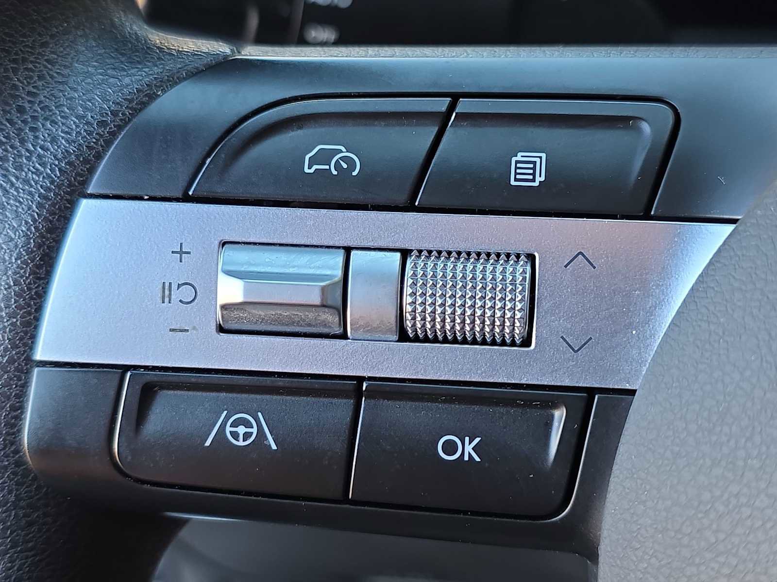 Used 2025 Hyundai Santa Cruz SE image 27