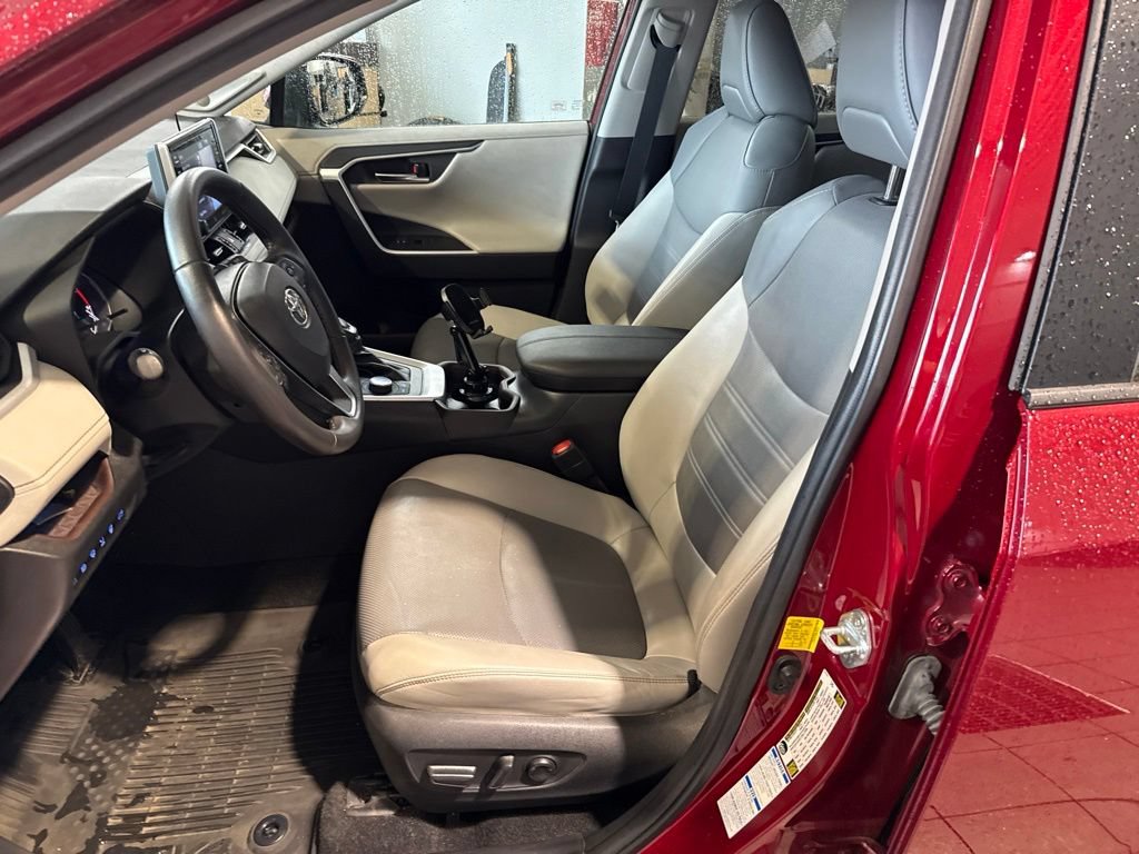 Used 2021 Toyota RAV4 Limited AWD/4WD image 15