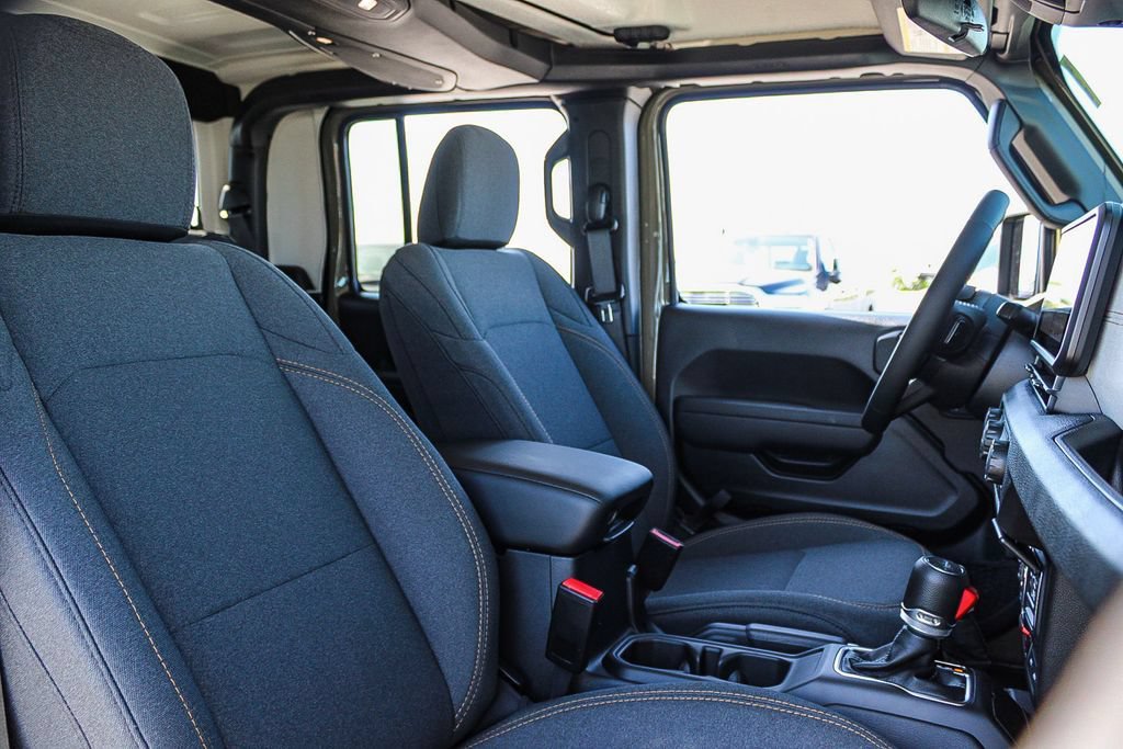 New 2026 Jeep Gladiator Sport AWD/4WD image 17