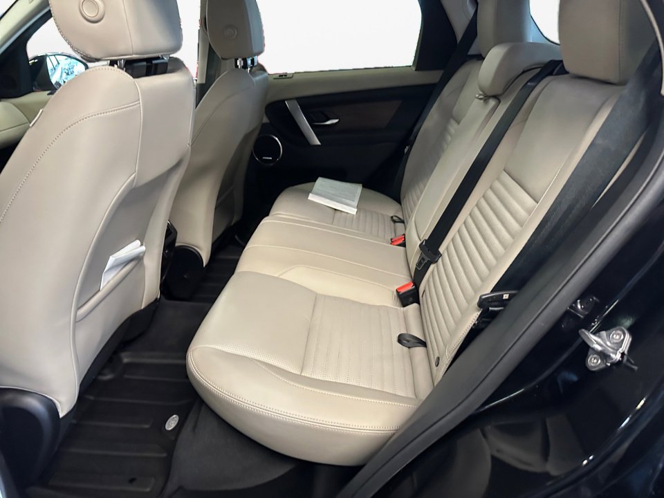 Used 2024 Land Rover Discovery Sport S image 15