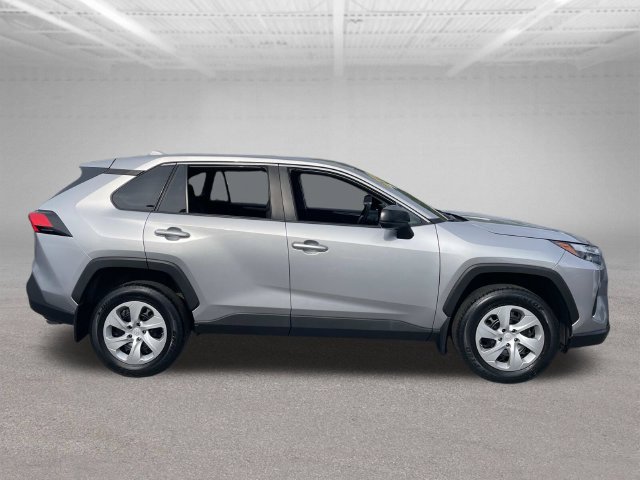Used 2023 Toyota RAV4 LE AWD/4WD image 5
