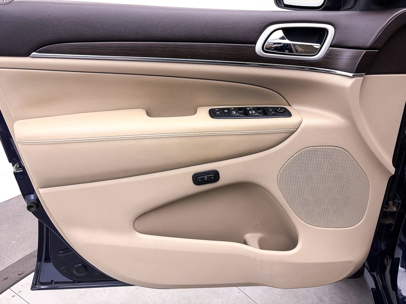 Used 2018 Jeep Grand Cherokee Overland image 17