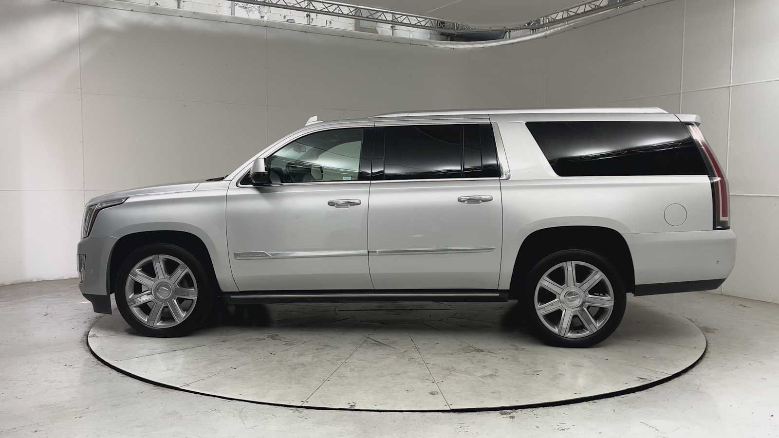 Used 2019 Cadillac Escalade ESV Premium Luxury AWD/4WD image 5