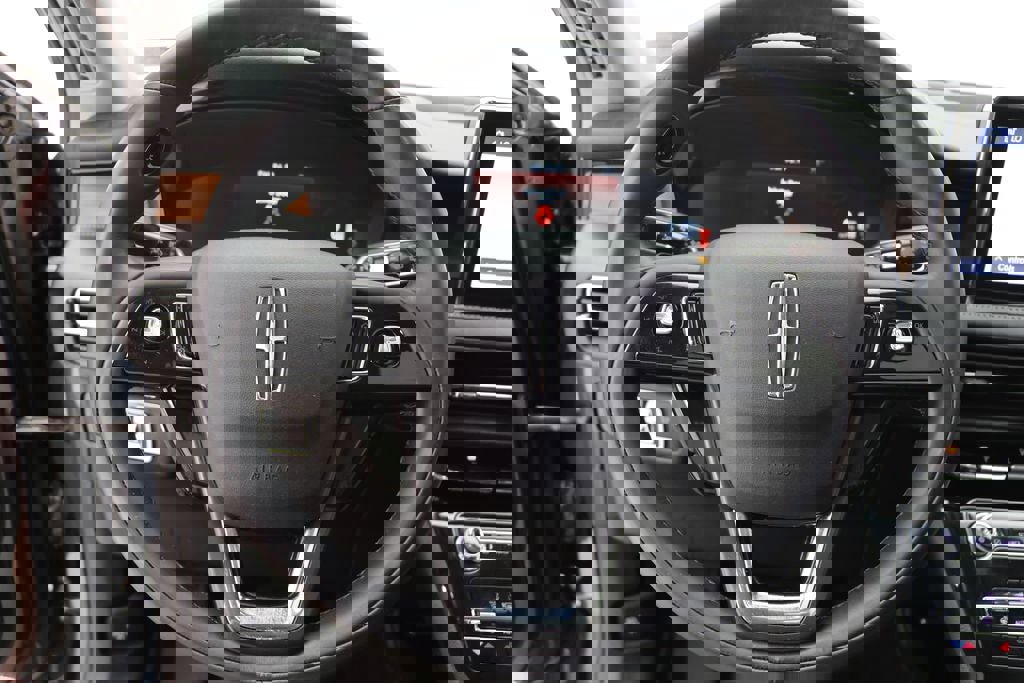 Used 2022 Lincoln Corsair Reserve w/ Equipment Group 201A image 20