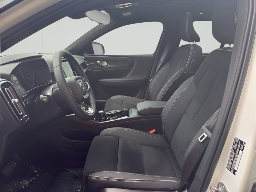 Used 2023 Volvo XC40 Recharge Ultimate image 30