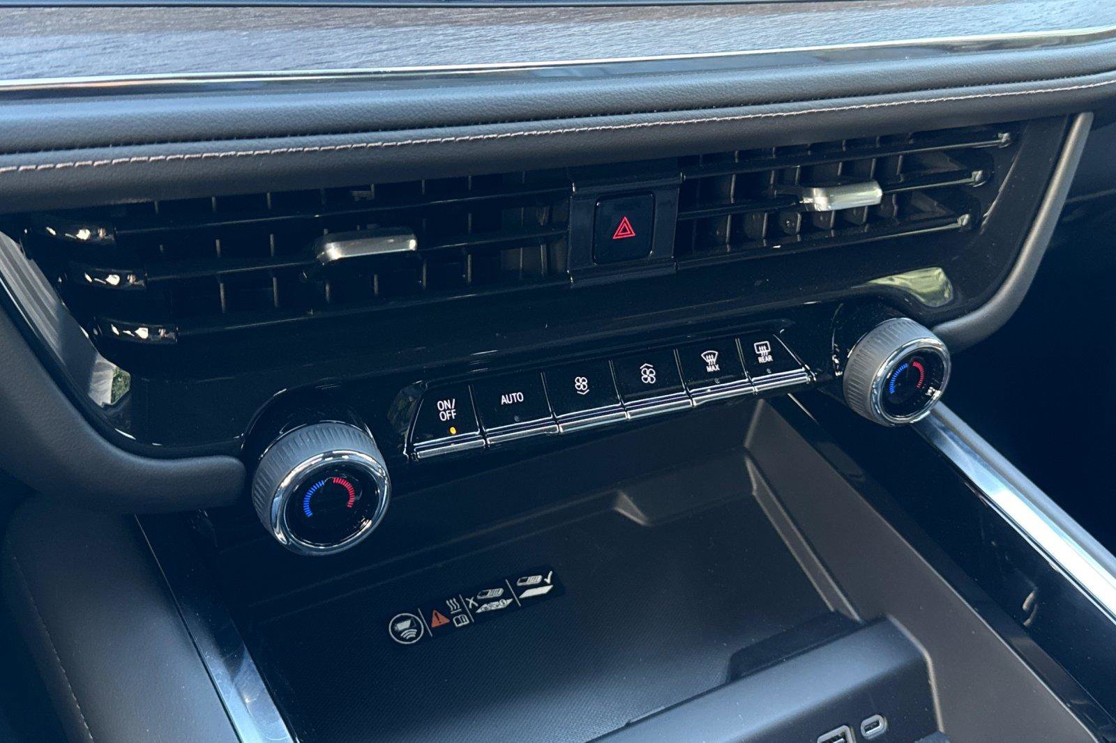 New 2025 Chevrolet Suburban High Country image 29