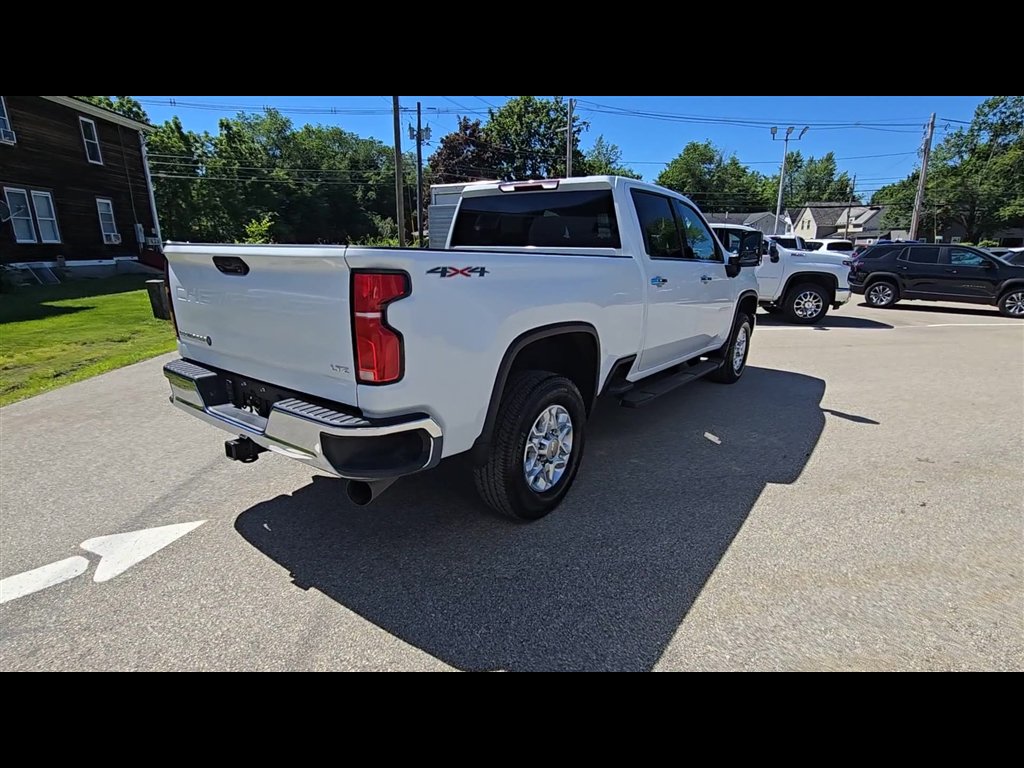 Used 2026 Chevrolet Silverado 3500 LTZ w/ LTZ Convenience Package AWD/4WD image 8