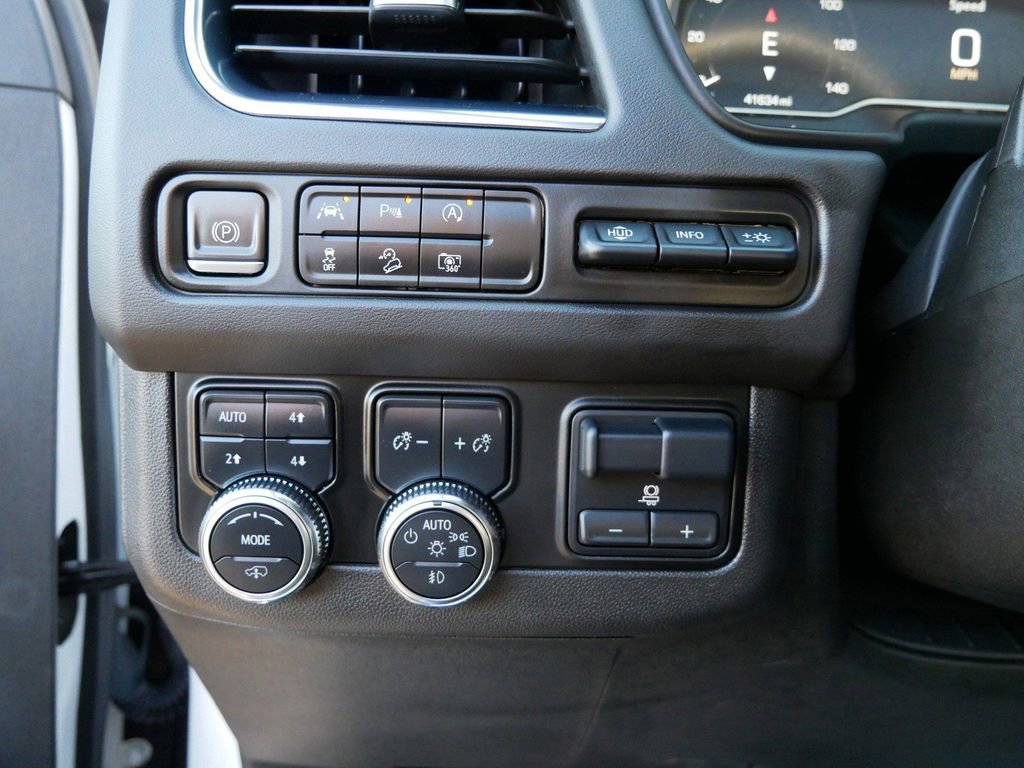 Used 2023 GMC Yukon XL AT4 w/ AT4 Premium Plus Package AWD/4WD image 18