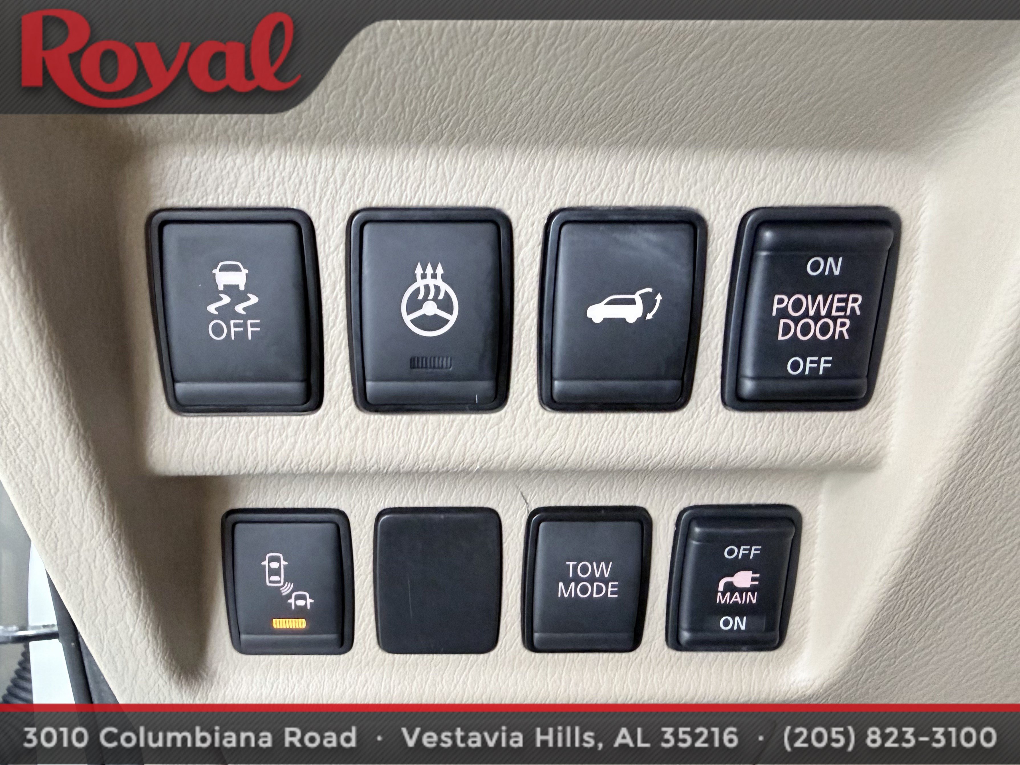 Used 2017 Nissan Pathfinder Platinum w/ Family Entertainment Package FWD image 30
