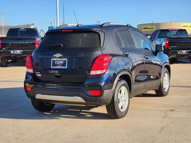 Used 2022 Chevrolet Trax LT w/ LT Convenience Package image 14