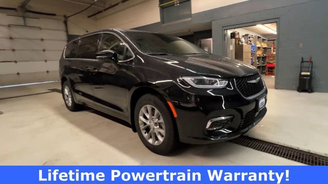 New 2026 Chrysler Pacifica Select image 2