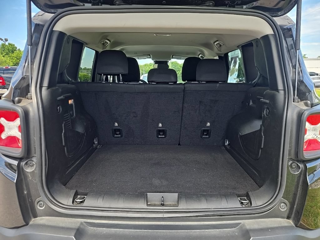Used 2023 Jeep Renegade Latitude AWD/4WD image 10