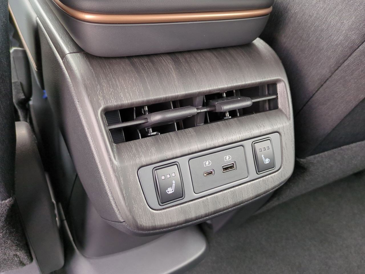 New 2024 Nissan Ariya AWD image 29