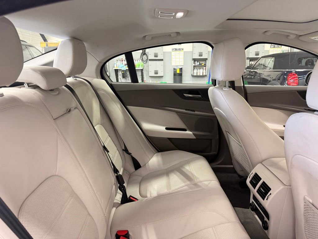 Used 2018 Jaguar XE Prestige AWD/4WD image 27