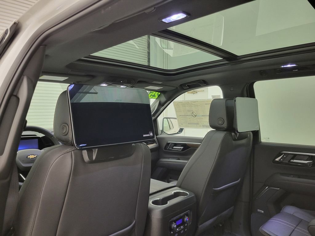 New 2025 Chevrolet Suburban High Country image 21