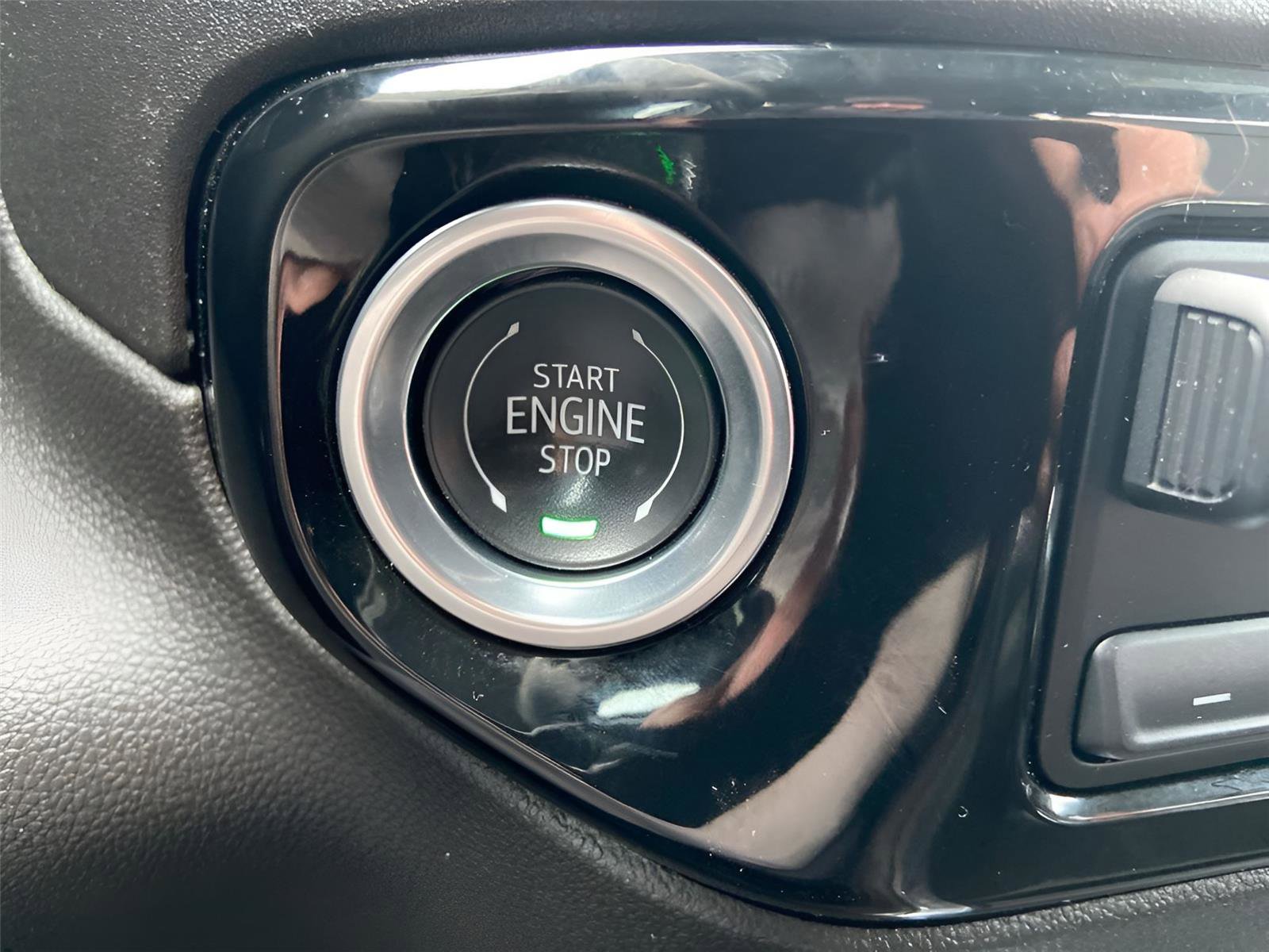 Used 2025 Chevrolet Silverado 1500 RST w/ Redline Edition image 21