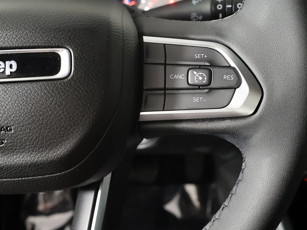 Used 2023 Jeep Compass Latitude AWD/4WD image 37