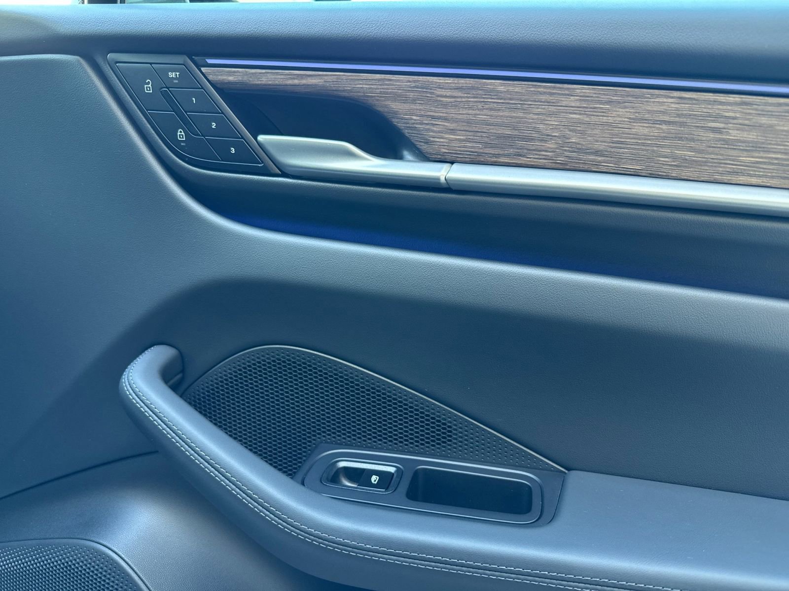 Used 2025 Porsche Macan 4 Electric image 20