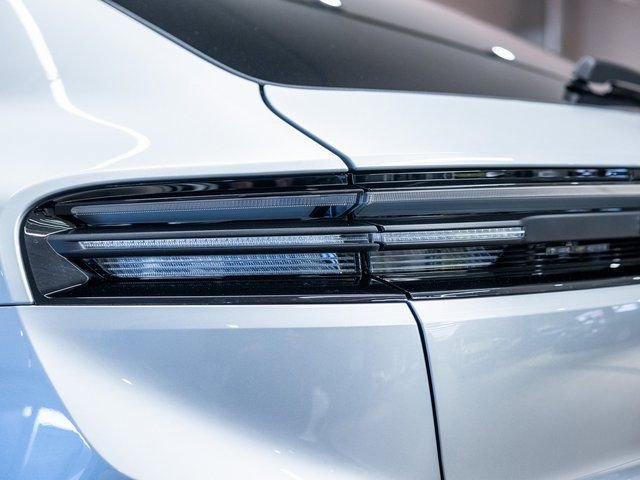 Certified 2025 Porsche Macan Electric image 23