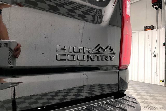 Used 2024 Chevrolet Silverado 2500 High Country w/ High Country Premium Package AWD/4WD image 9