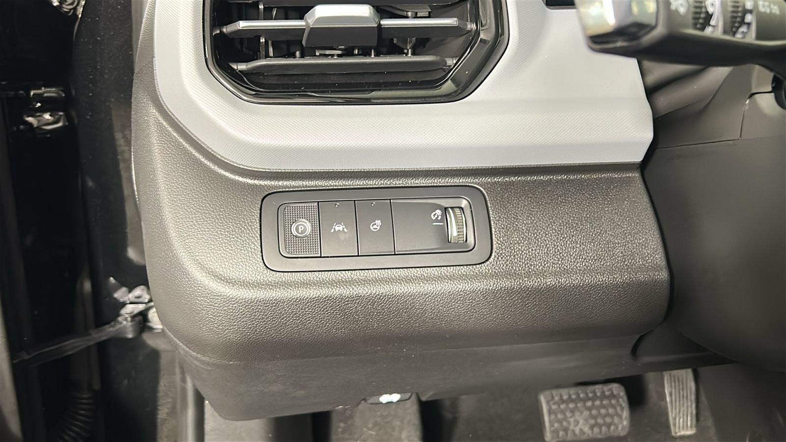 Used 2027 Chevrolet Bolt RS FWD image 21