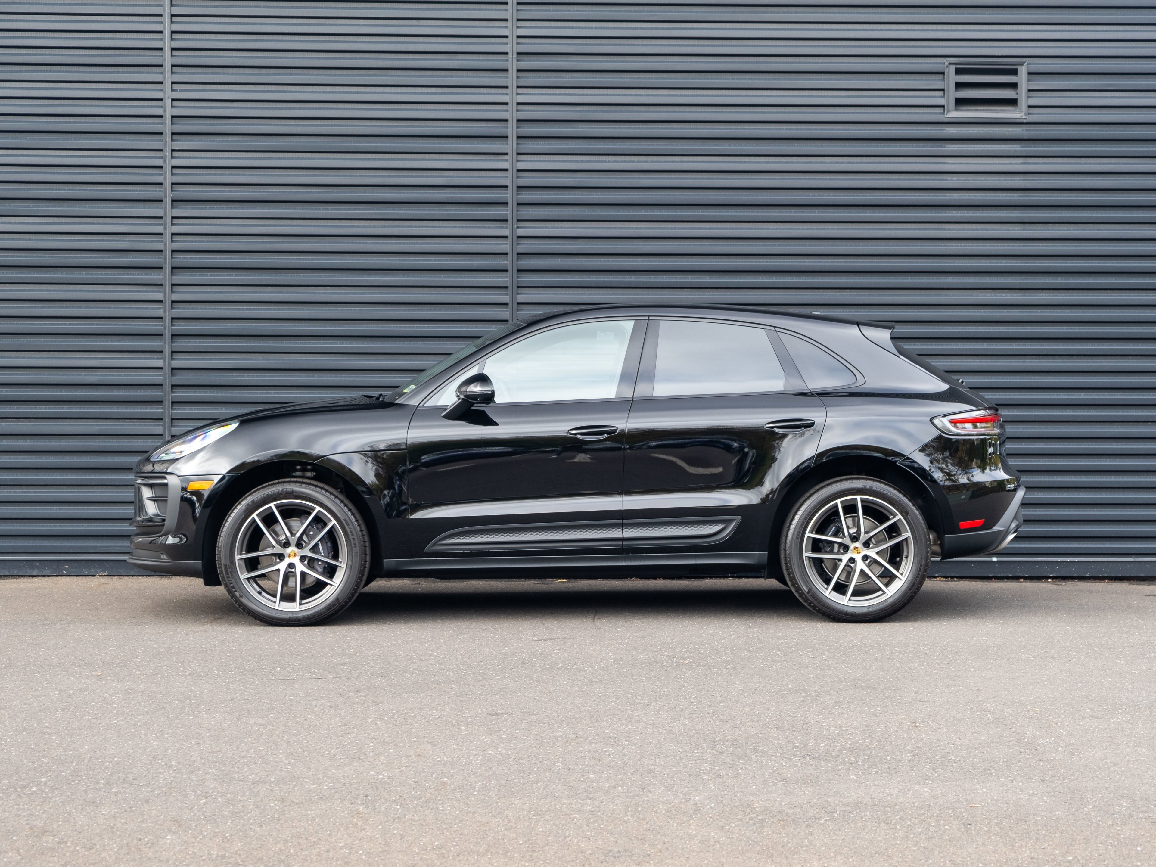 Used 2026 Porsche Macan image 2