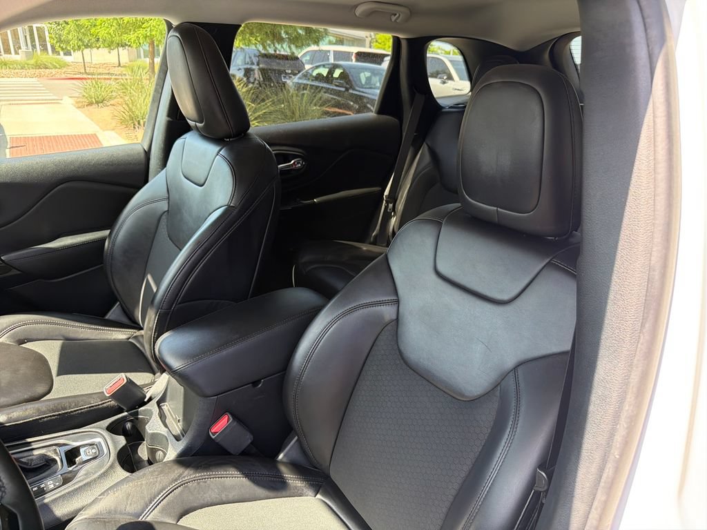Used 2020 Jeep Cherokee Latitude Plus AWD/4WD image 19